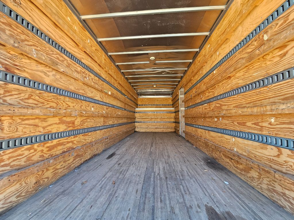 2018 Ford F-750 - Photo 7